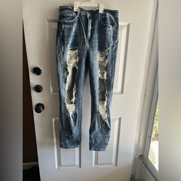 BNWOT Judy Blue Super Distressed Straight Fit Jeans - Picture 3 of 10